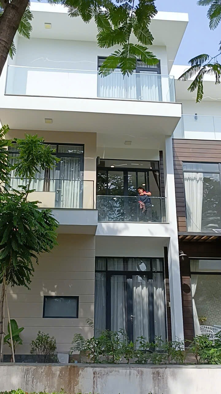 Bán Biệt Thự Góc 2 Mặt Tiền Khang Điền Quận 9 - Tiềm Năng Cho Thuê Cao