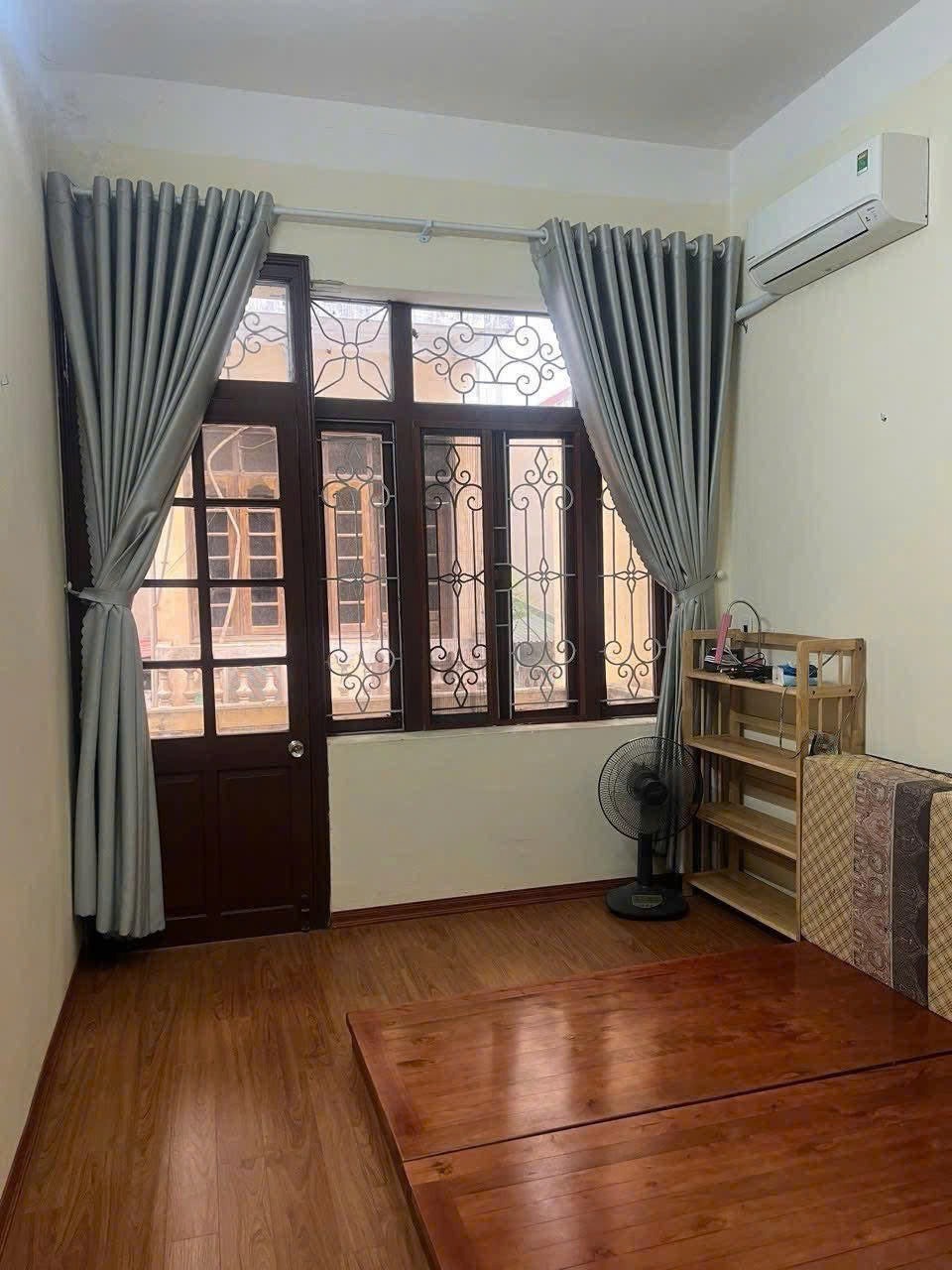 Cho Thuê Nhà Nguyên Căn Tản Đà, Hà Đông - 50m2, 3T, 3PN, Nội Thất Đầy Đủ - 11tr/th