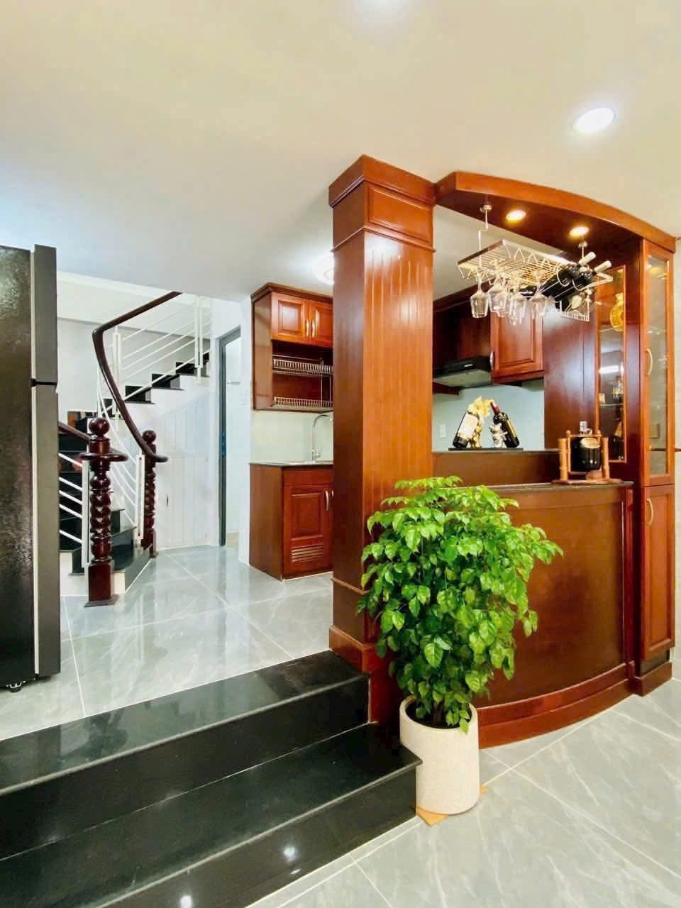 Nhà 70m2, 3 Tầng, Ngay Chợ Thị Nghè, Giá 4.15 Tỷ - Full Nội Thất