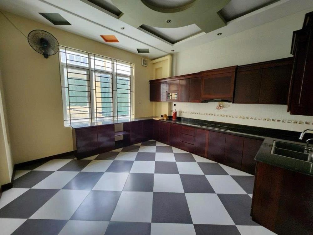 Siêu phẩm ô tô mặt tiền Hoàng Quốc Việt - Kinh doanh đỉnh cao