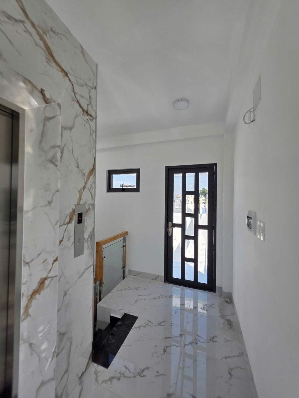 Nhà Mặt Tiền 5 Tầng, 246m2, Quận Thủ Đức - Giá 12.5 Tỷ