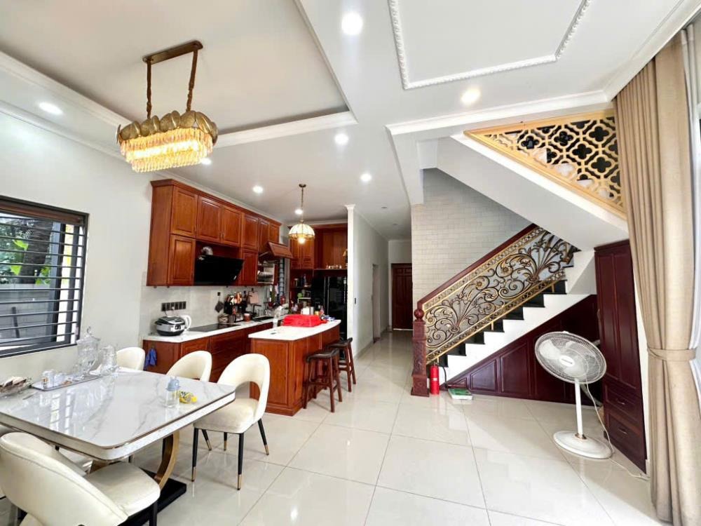 Biệt Thự Sân Vườn Thủ Đức: 373m2, 15x25m, Chỉ 14 Tỷ (TL)