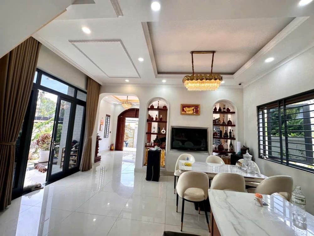 Biệt Thự Sân Vườn Thủ Đức: 373m2, 15x25m, Chỉ 14 Tỷ (TL)