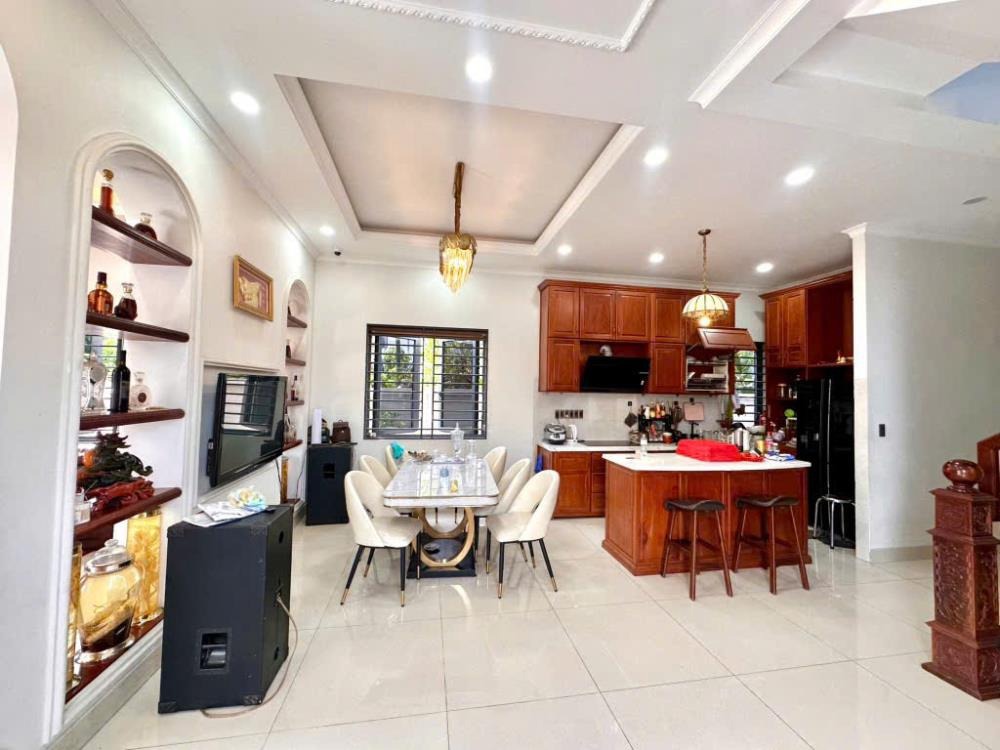 Biệt Thự Sân Vườn Thủ Đức: 373m2, 15x25m, Chỉ 14 Tỷ (TL)
