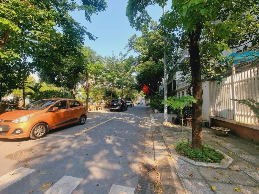 Bán Biệt Thự Foresa Villa Xuân Phương: 135m2, 4 Tầng, Lô Góc, View Đẹp - Giá 28 Tỷ+