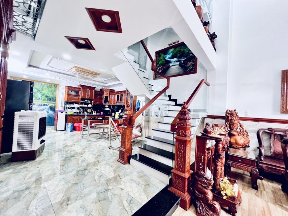 Bán nhà mặt tiền Hoàng Bật Đạt, Tân Bình: 6 Tầng, 80m2 - Giá 18 tỷ