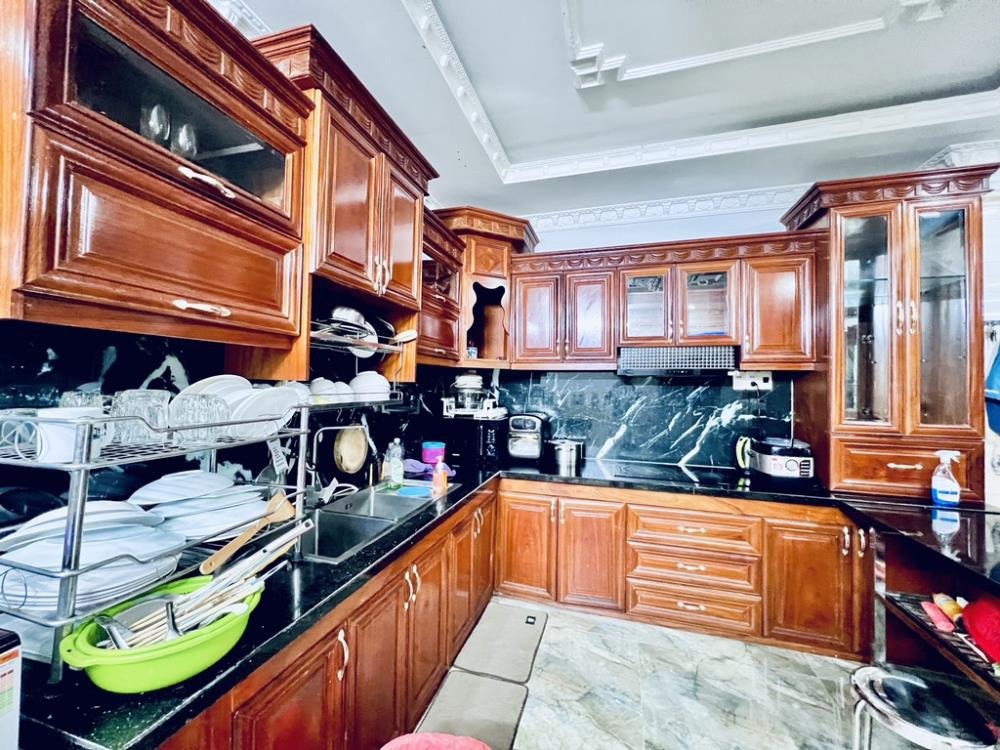 Bán nhà mặt tiền Hoàng Bật Đạt, Tân Bình: 6 Tầng, 80m2 - Giá 18 tỷ