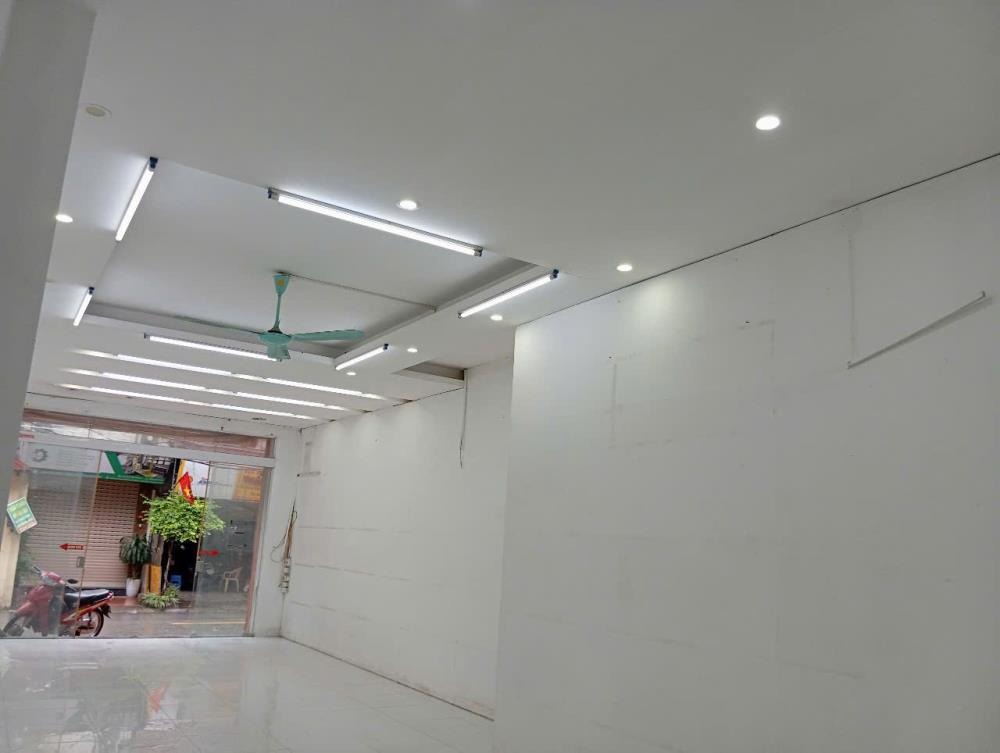 Cho thuê MBKD Trần Cung 70.8m2, Mặt tiền 7.9m - Giá 19.9tr/tháng