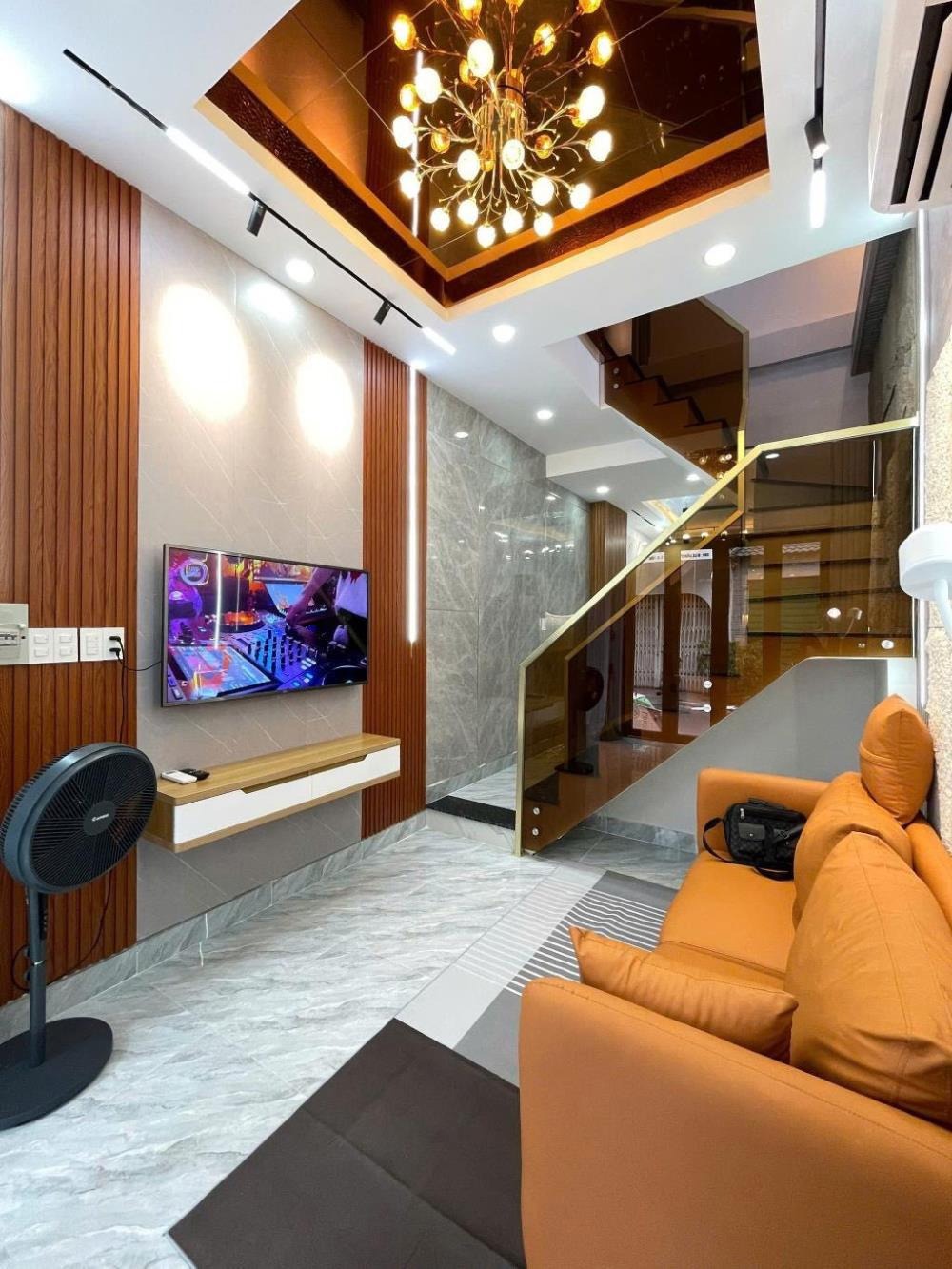 Bán Nhà Lạc Long Quân, Ngang 4m, Gần Q.10 & Q.11 - 7 Tỷ