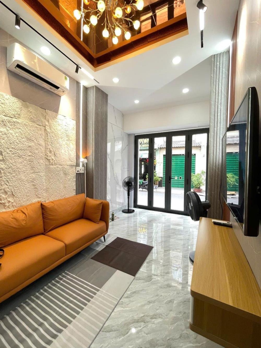 Bán Nhà Lạc Long Quân, Ngang 4m, Gần Q.10 & Q.11 - 7 Tỷ