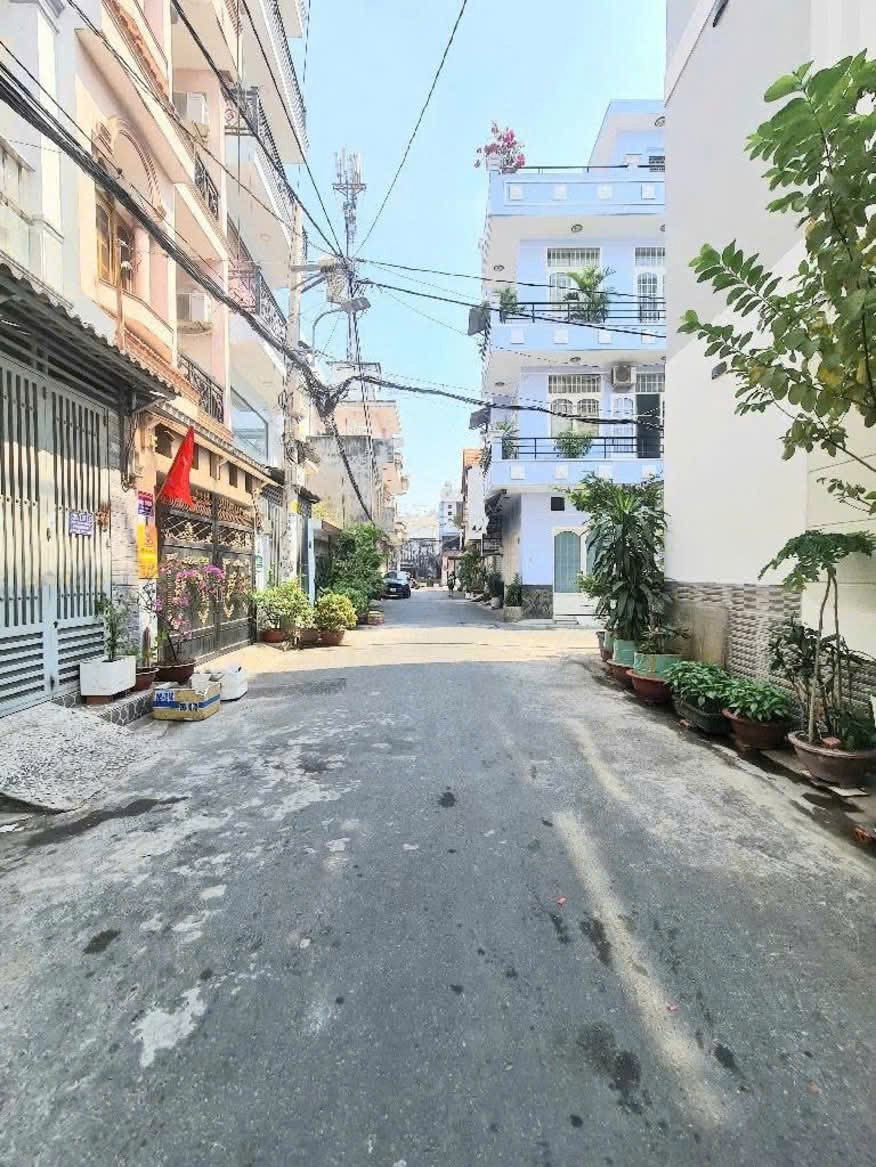 Bán nhà hẻm xe tải Bàu Cát, Quận Bình Tân | 5 tỷ | 3 tầng, 3PN