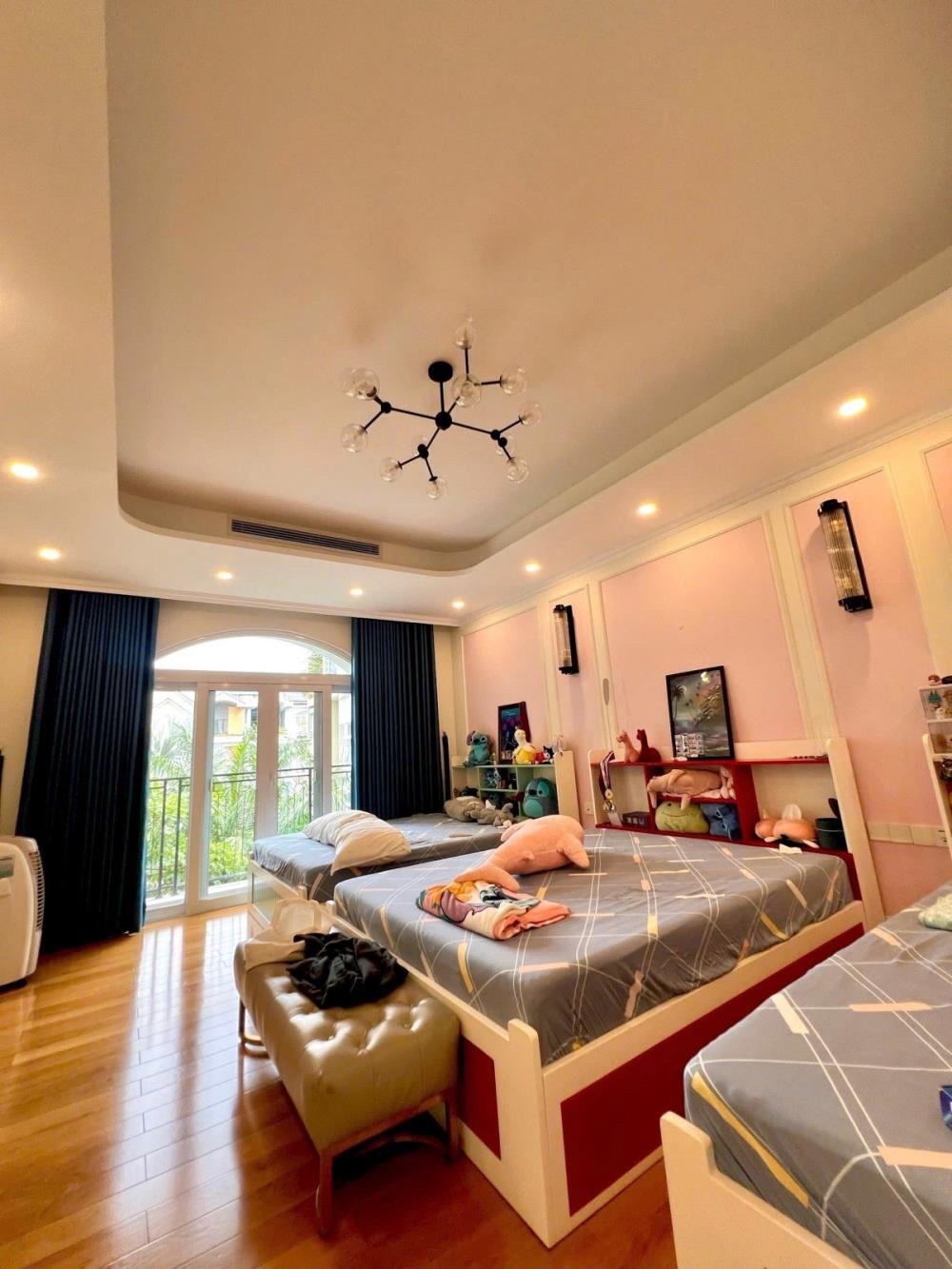 Villa 2 Mặt Tiền 175m2 Nguyễn Trọng Tuyển - 6 Phòng Ngủ, 68 Tỷ