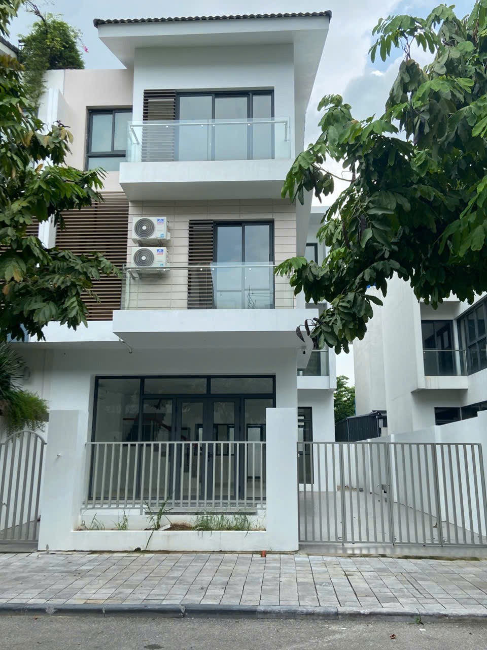 Cho Thuê Biệt Thự Dương Nội 198m2 - Giá Từ 10tr/tháng