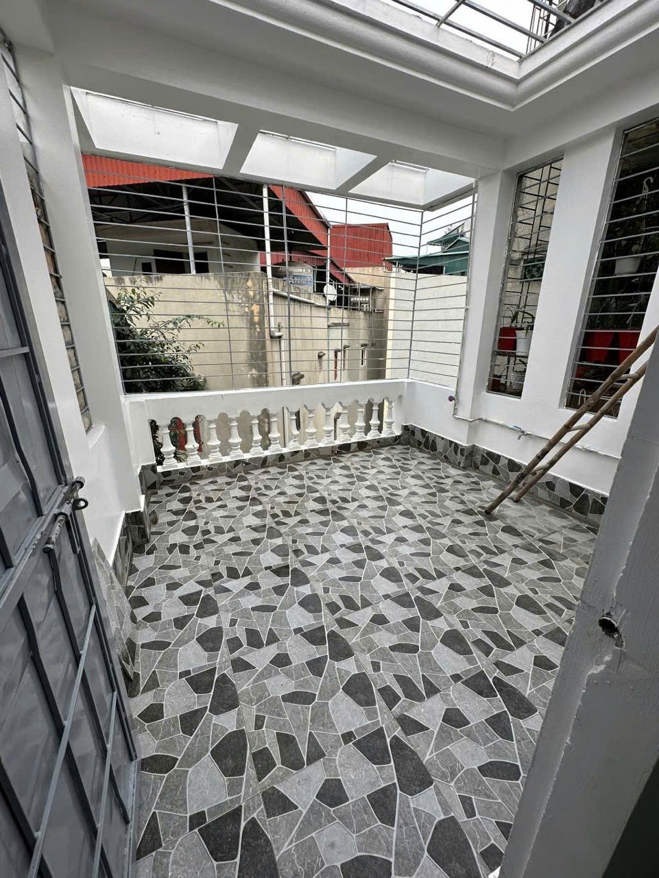 Nhà phố Trần Thái Tông - 5 Tầng, 35m2 - Giá 6.98 tỷ