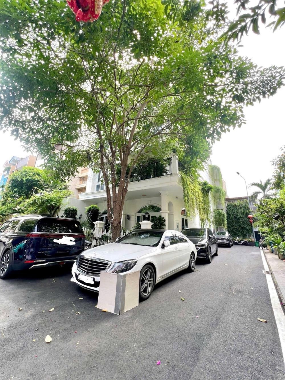 Villa 2 Mặt Tiền 175m2 Nguyễn Trọng Tuyển - 6 Phòng Ngủ, 68 Tỷ