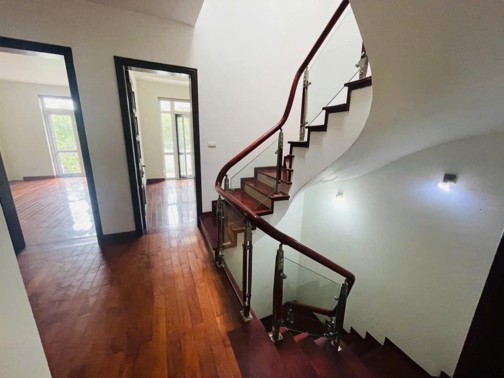 Cho thuê biệt thự Mỹ Đình - Vị trí đẹp, diện tích lớn