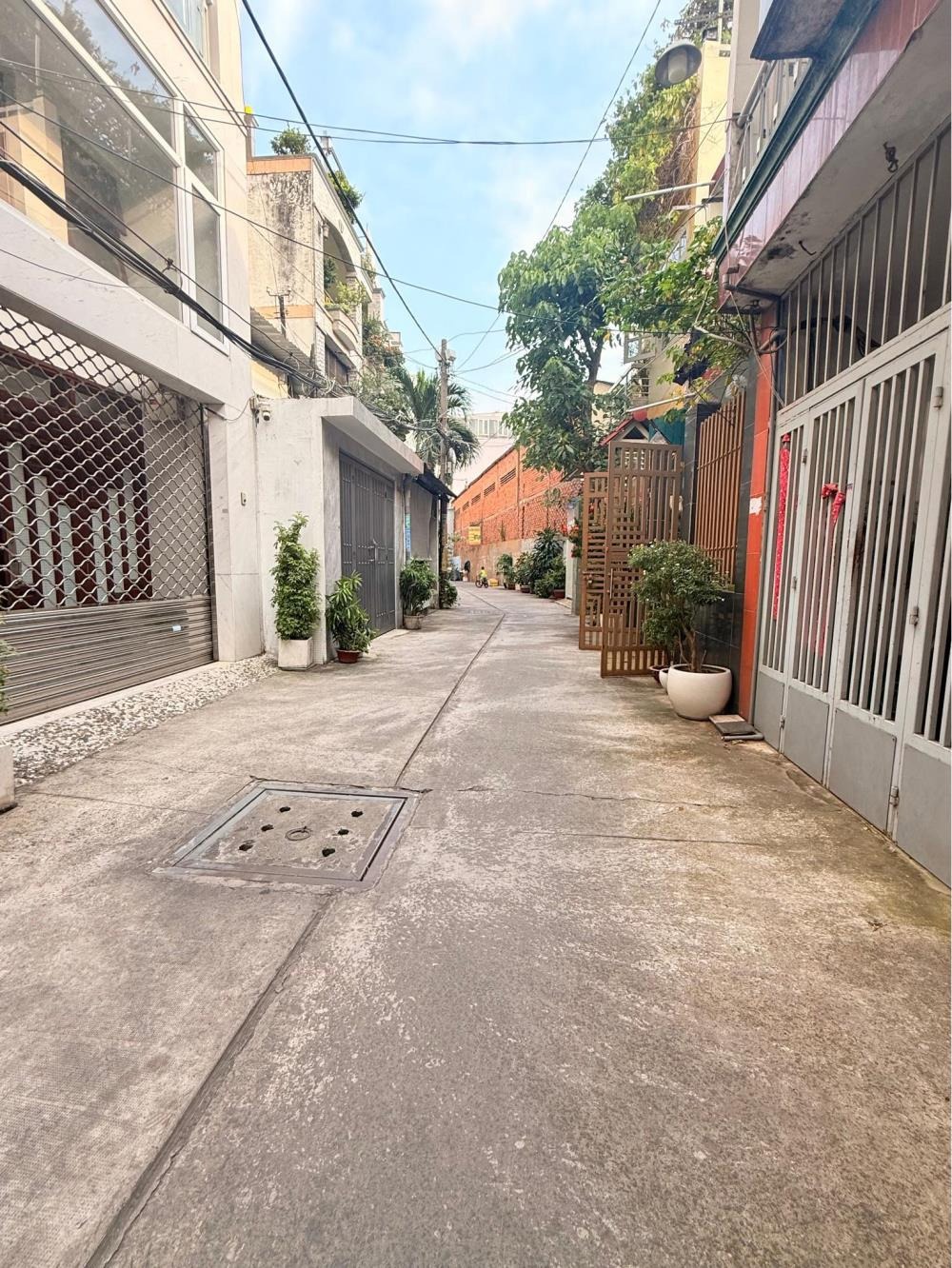 Nhà Đẹp Tân Bình - 100m2, 3 Tầng, Ngay Trường Đống Đa - Giá 9.75 Tỷ