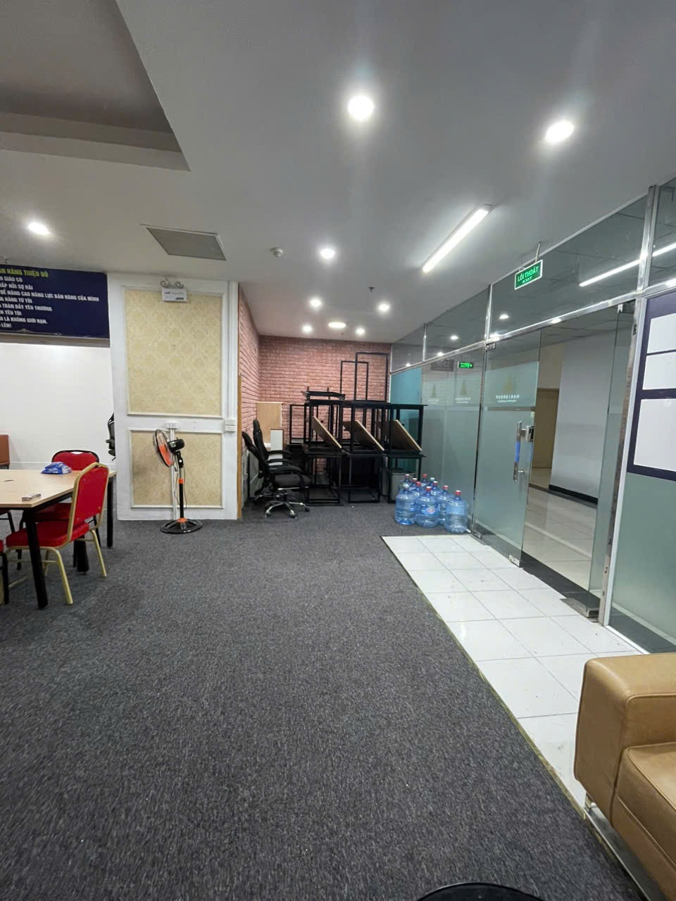 Văn Phòng Cho Thuê Mễ Trì - Golden Palace 200m² - Giá 30 triệu/tháng