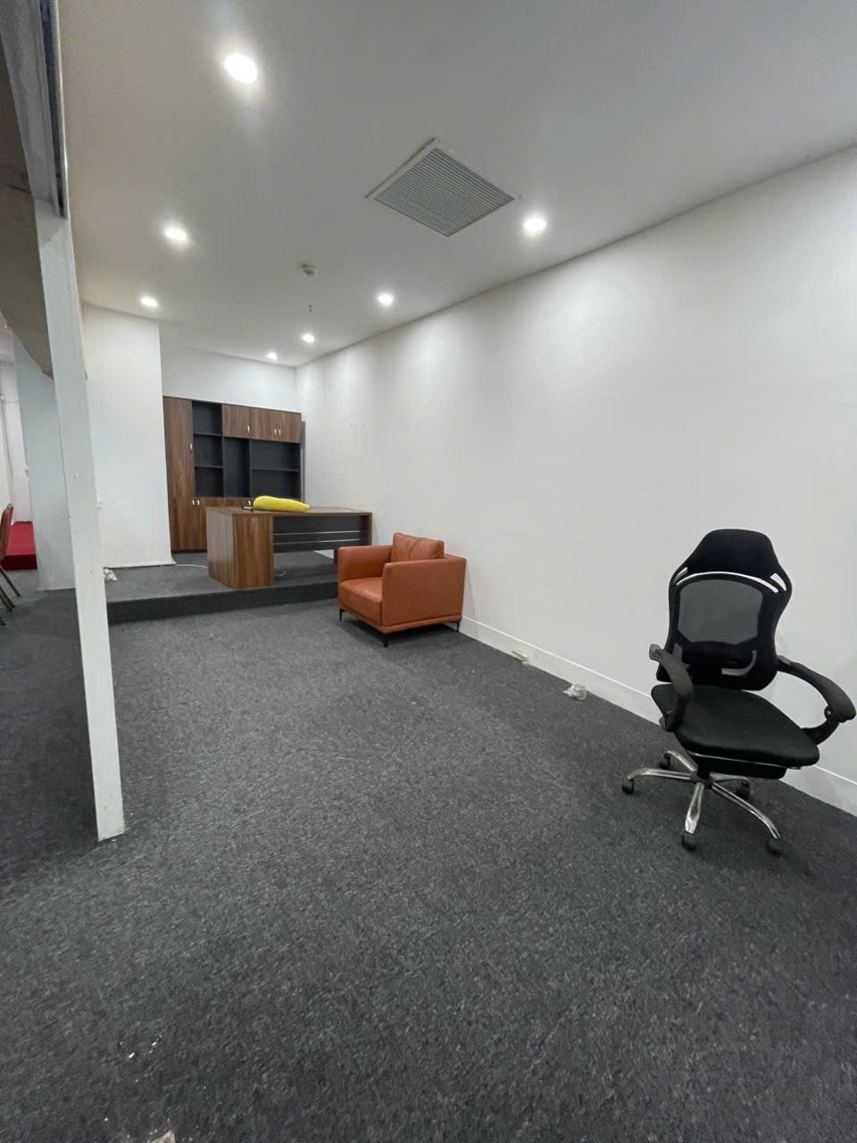 Văn Phòng Cho Thuê Mễ Trì - Golden Palace 200m² - Giá 30 triệu/tháng