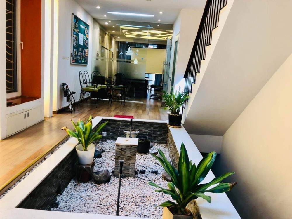 Bán nhà phố Linh Lang, Ba Đình - 79m2, 5 tầng, ô tô vào nhà, giá 32 tỷ