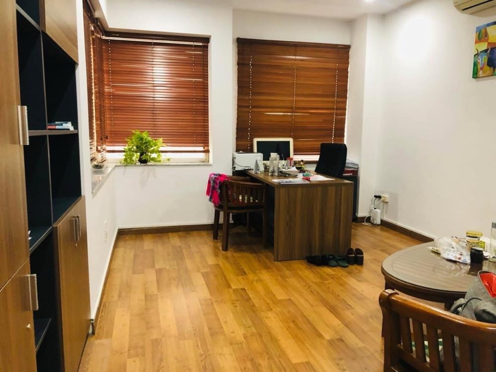 Bán nhà phố Linh Lang, Ba Đình - 79m2, 5 tầng, ô tô vào nhà, giá 32 tỷ