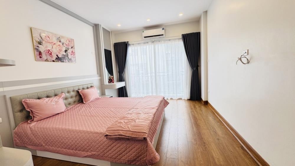 Bán Nhà Phố Trần Cung: 7 Tầng, Thang Máy, Full Nội Thất - Giá 10.8 Tỷ