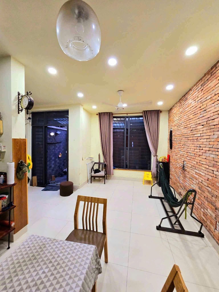 Bán nhà 1 trệt 1 lầu Quận 9 - Giá 3.99 tỷ - Vị trí đẹp, pháp lý rõ ràng