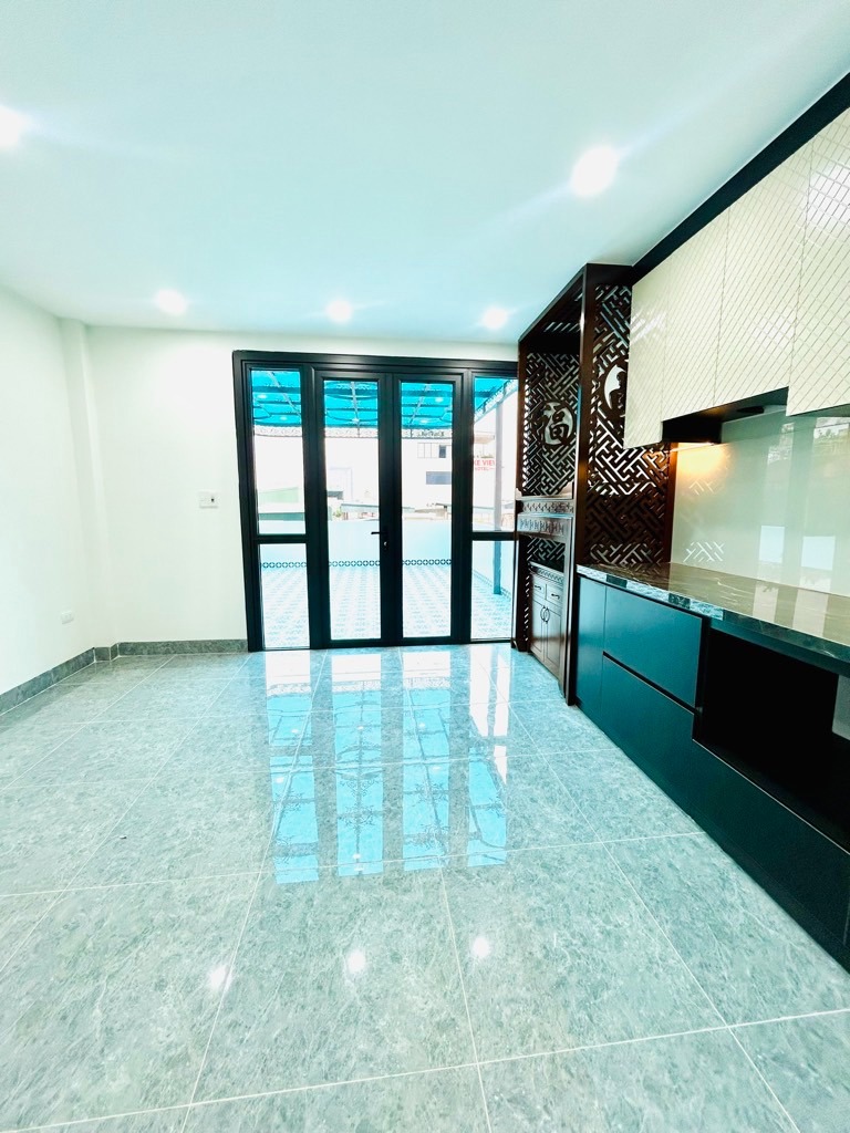 Bán Nhà Phố Yên Lạc: Phân Lô - 6 Tầng Thang Máy - Ô Tô Đỗ Cửa