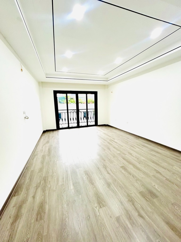 Bán Nhà Phố Yên Lạc: Phân Lô - 6 Tầng Thang Máy - Ô Tô Đỗ Cửa