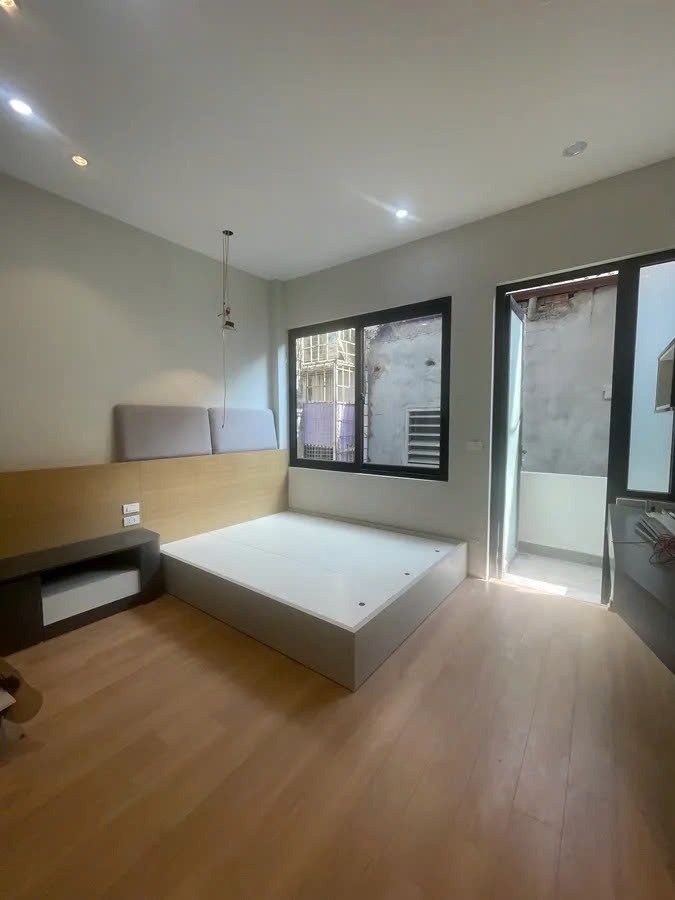 Bán nhà Đống Đa: 62m² x 5 tầng, Mặt tiền 4m, Ô tô tránh, Giá 27.9 tỷ