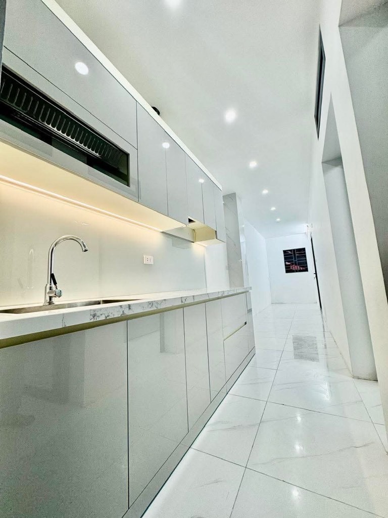 Bán nhà Tôn Đức Thắng 3 ngủ, Ô Tô Đỗ Cửa, Giá 3.99 Tỷ