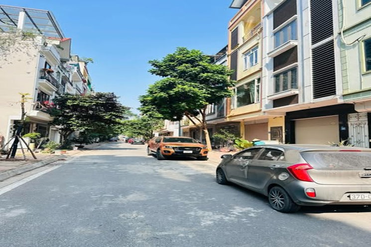 Bán đất phố Cổ Linh, Long Biên – 68m2, lô góc, mặt đường 17m, sát Aeon Mall