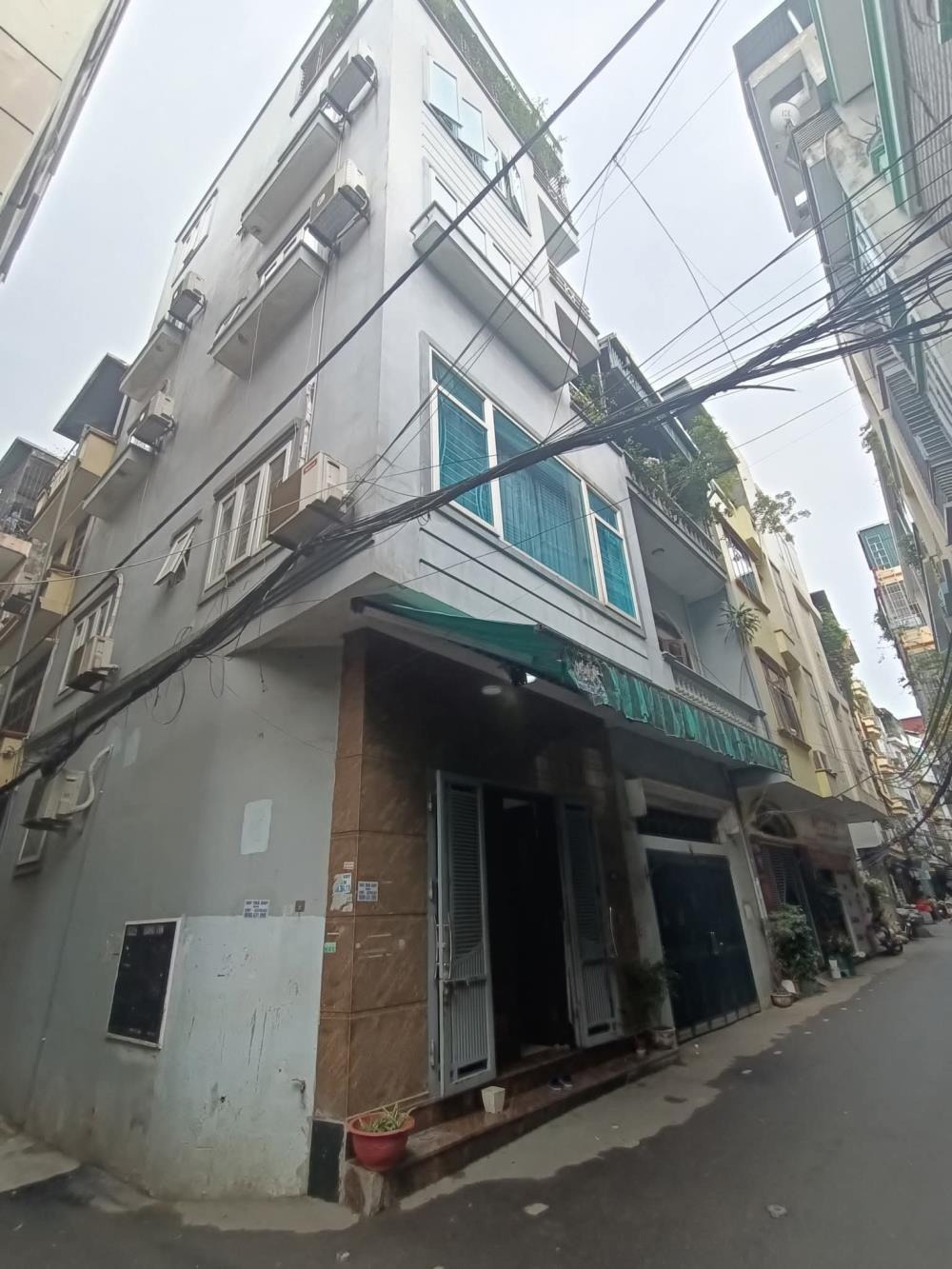 Lô Góc Cầu Giấy 40m2, 5 Tầng, Kinh Doanh Đỉnh - Giá 18.5 Tỷ