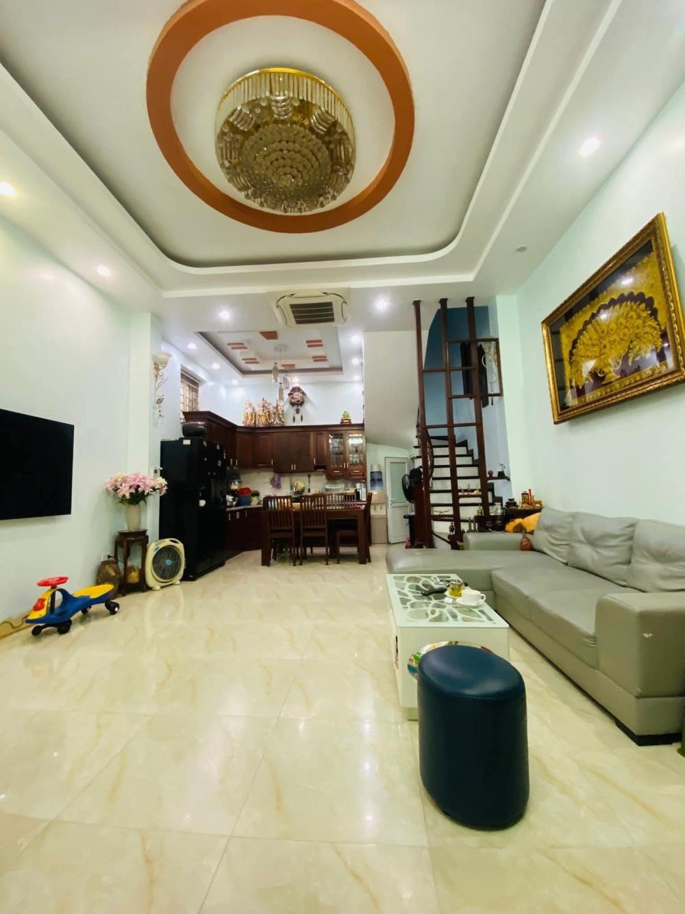 Lô Góc Cầu Giấy 40m2, 5 Tầng, Kinh Doanh Đỉnh - Giá 18.5 Tỷ