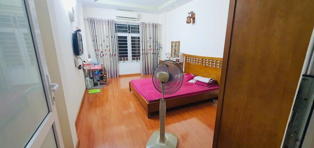 Phân Lô 106 Hoàng Quốc Việt: Nhà 5 Tầng, Mặt Tiền Rộng, Ô Tô Đỗ Cận Nhà - Giá Tốt