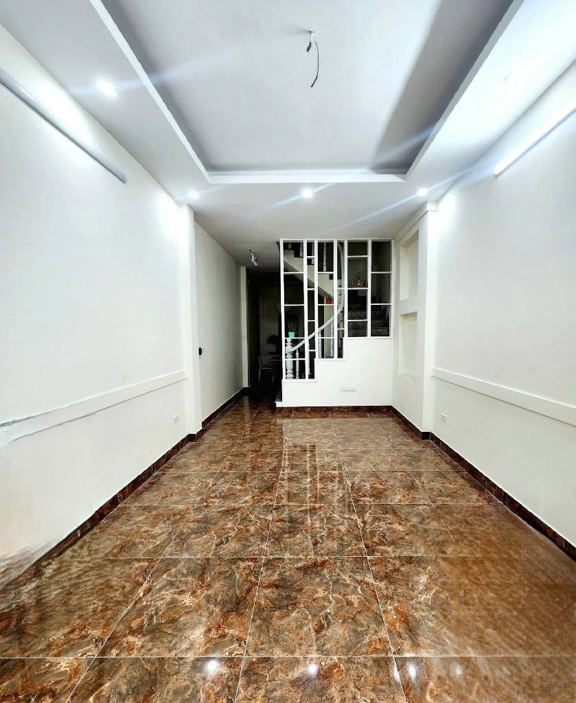 Bán Nhà Lô Góc Tân Mai 35m², 5 Tầng, Ô Tô Vào Nhà - Giá 10.55 Tỷ