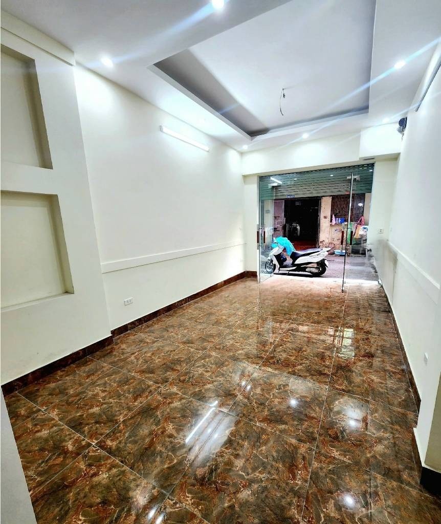 Bán Nhà Lô Góc Tân Mai 35m², 5 Tầng, Ô Tô Vào Nhà - Giá 10.55 Tỷ
