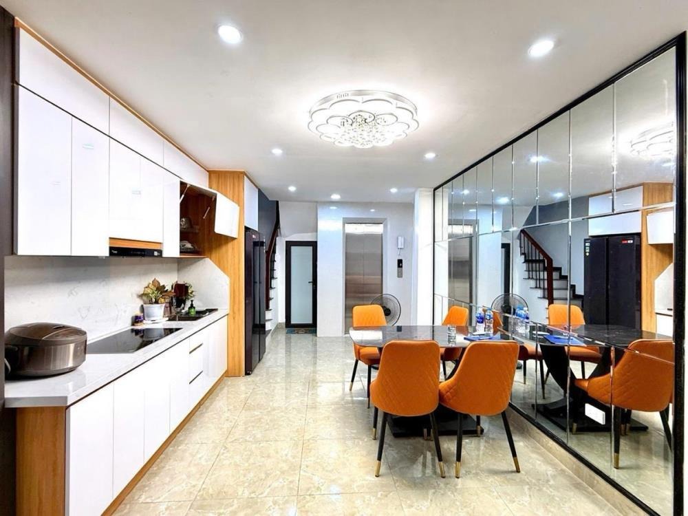 Bán nhà ngõ Chợ Khâm Thiên, Đống Đa: 35m2, 6 Tầng, Thang Máy, Full Nội Thất, Giá 9.8 Tỷ