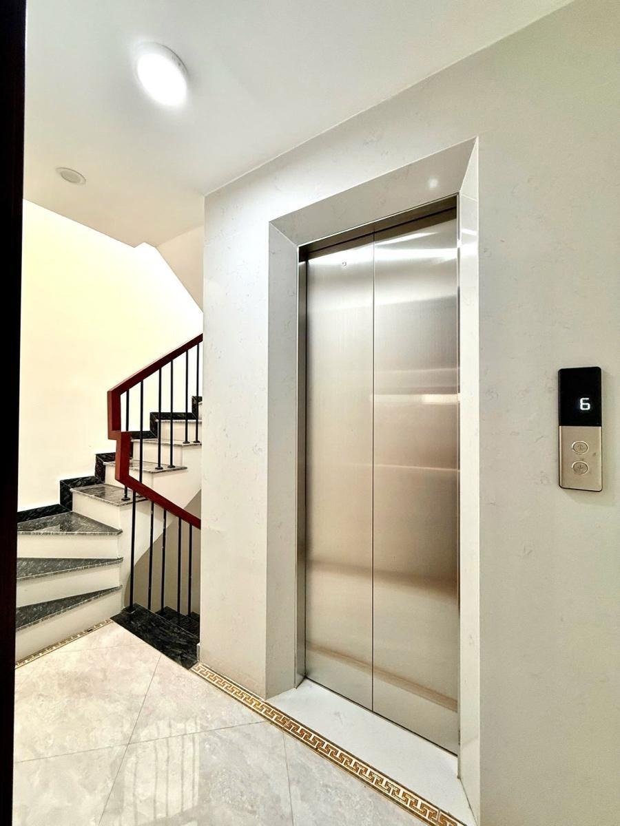 Bán nhà ngõ Chợ Khâm Thiên, Đống Đa: 35m2, 6 Tầng, Thang Máy, Full Nội Thất, Giá 9.8 Tỷ
