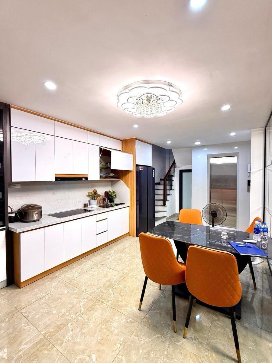 Bán nhà ngõ Chợ Khâm Thiên, Đống Đa: 35m2, 6 Tầng, Thang Máy, Full Nội Thất, Giá 9.8 Tỷ