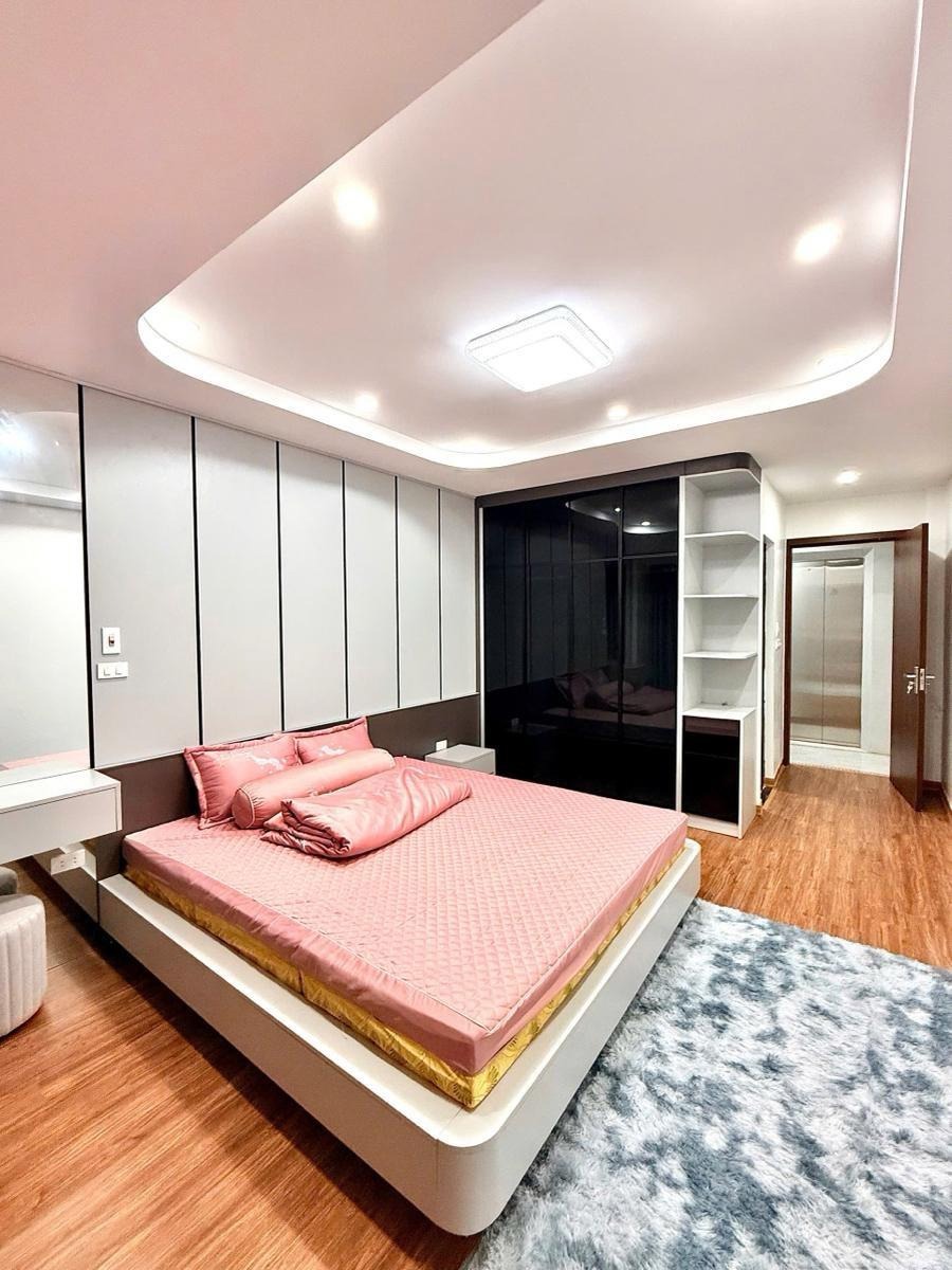 Bán nhà ngõ Chợ Khâm Thiên, Đống Đa: 35m2, 6 Tầng, Thang Máy, Full Nội Thất, Giá 9.8 Tỷ