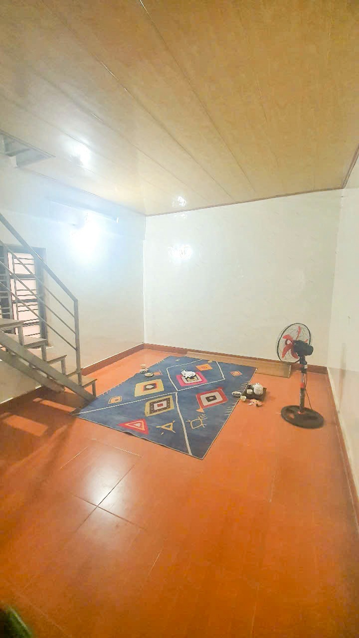 Bán nhà lô góc 2 tầng, Nguyễn Văn Cừ, Long Biên - 4.2 tỷ