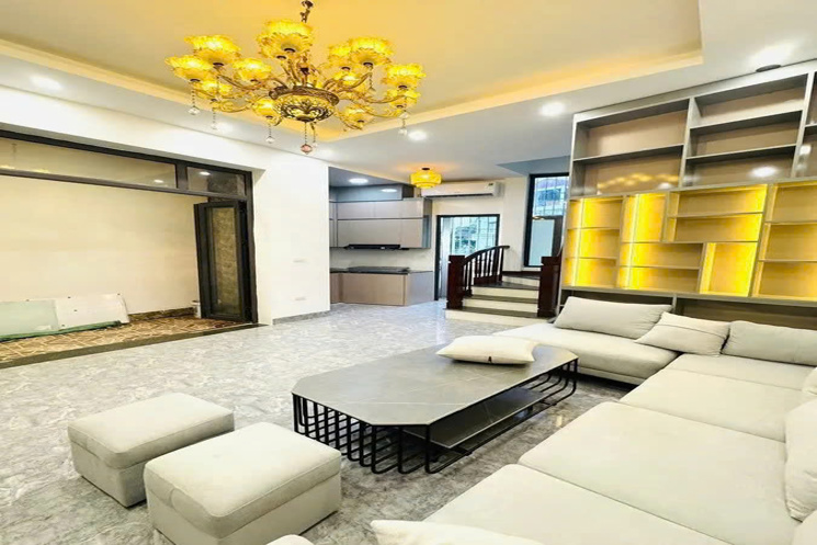 NHÀ MỚI Ô TÔ ĐỖ CỬA BÁT KHỐI- CỰ KHỐI 55M2, 5 TẦNG  X 6.2 tỷ Long Biên