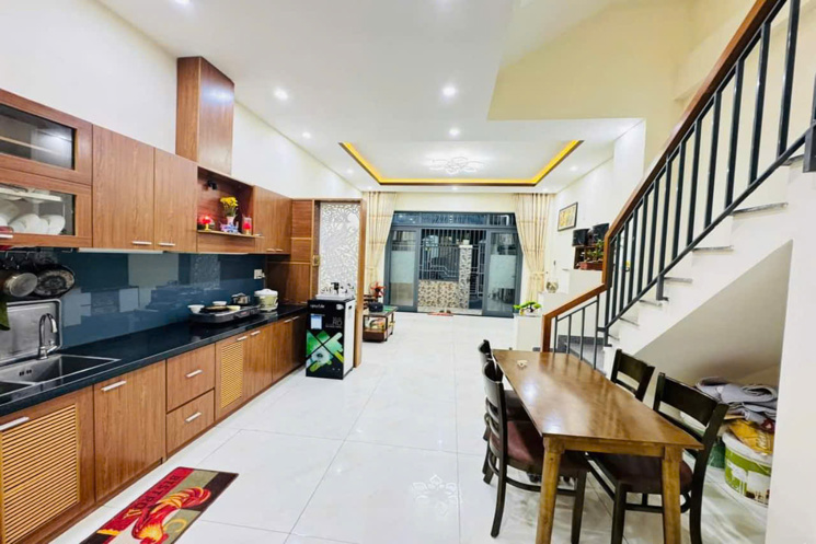 Bán nhà 3 tầng 3 mê kiệt Ô TÔ – Tôn Đản – FULL nội thất Y hình