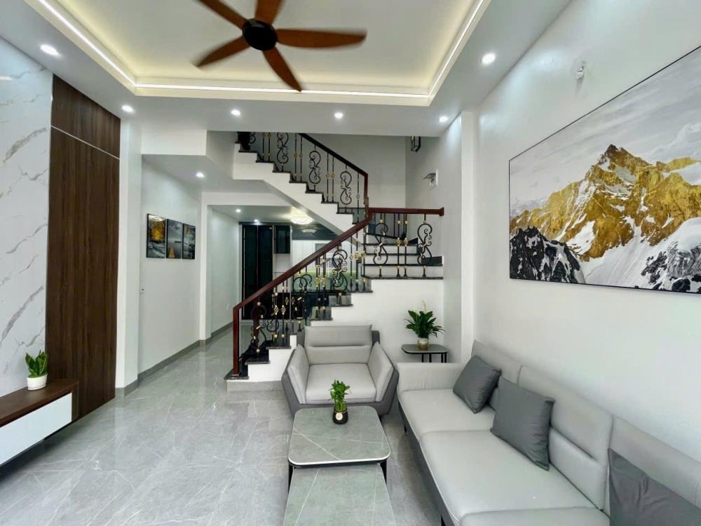Nhà Mới Xây 5 Tầng, Ô Tô Đỗ Cửa, Lĩnh Nam - Giá Tốt