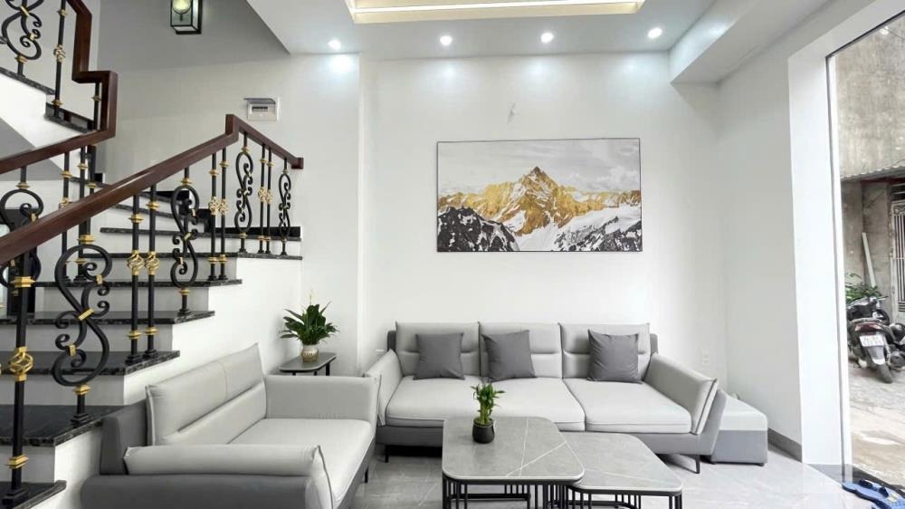 Nhà Mới Xây 5 Tầng, Ô Tô Đỗ Cửa, Lĩnh Nam - Giá Tốt