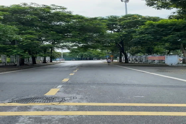BÁN ĐẤT Ô TÔ QUA VÀO ĐẤT CÓ VỈA HÈ Thượng Thanh 150m2 X mặt tiền 6m,23.9 tỷ Long Biên