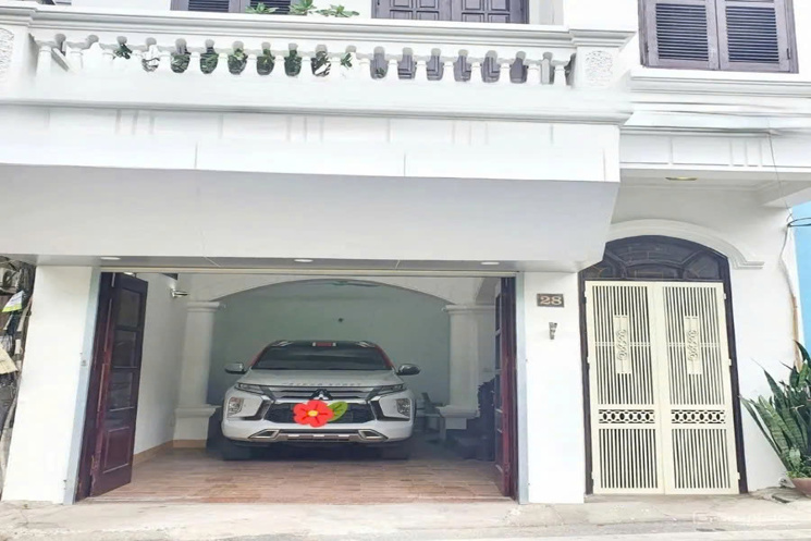 NHÀ MẶT Phố Tương Mai Ô TÔ QUA VÀO NHÀ  42 m2 X 5 tầng mặt tiền 5.6m, 17.5 tỷ Hoàng Mai