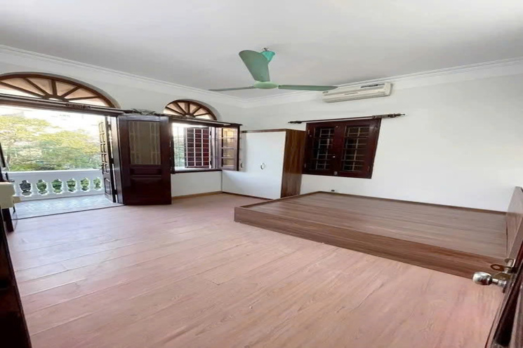 NHÀ MẶT Phố Tương Mai Ô TÔ QUA VÀO NHÀ  42 m2 X 5 tầng mặt tiền 5.6m, 17.5 tỷ Hoàng Mai