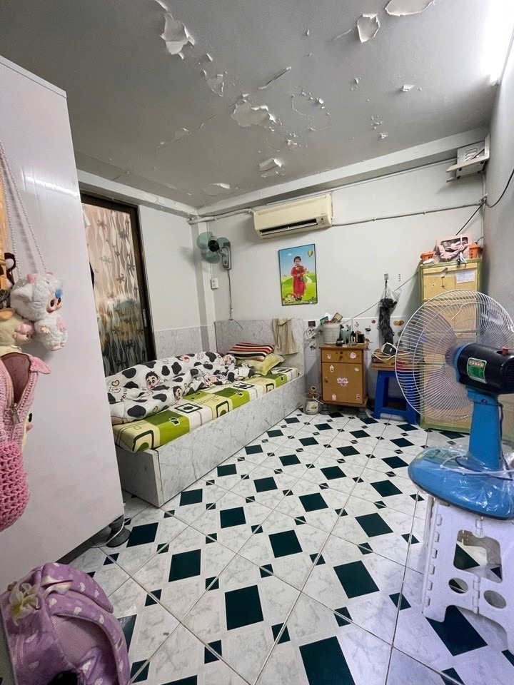 Bán Gấp Nhà Mặt Tiền Lạc Long Quân, Tân Bình - 6m, 3 Tỷ